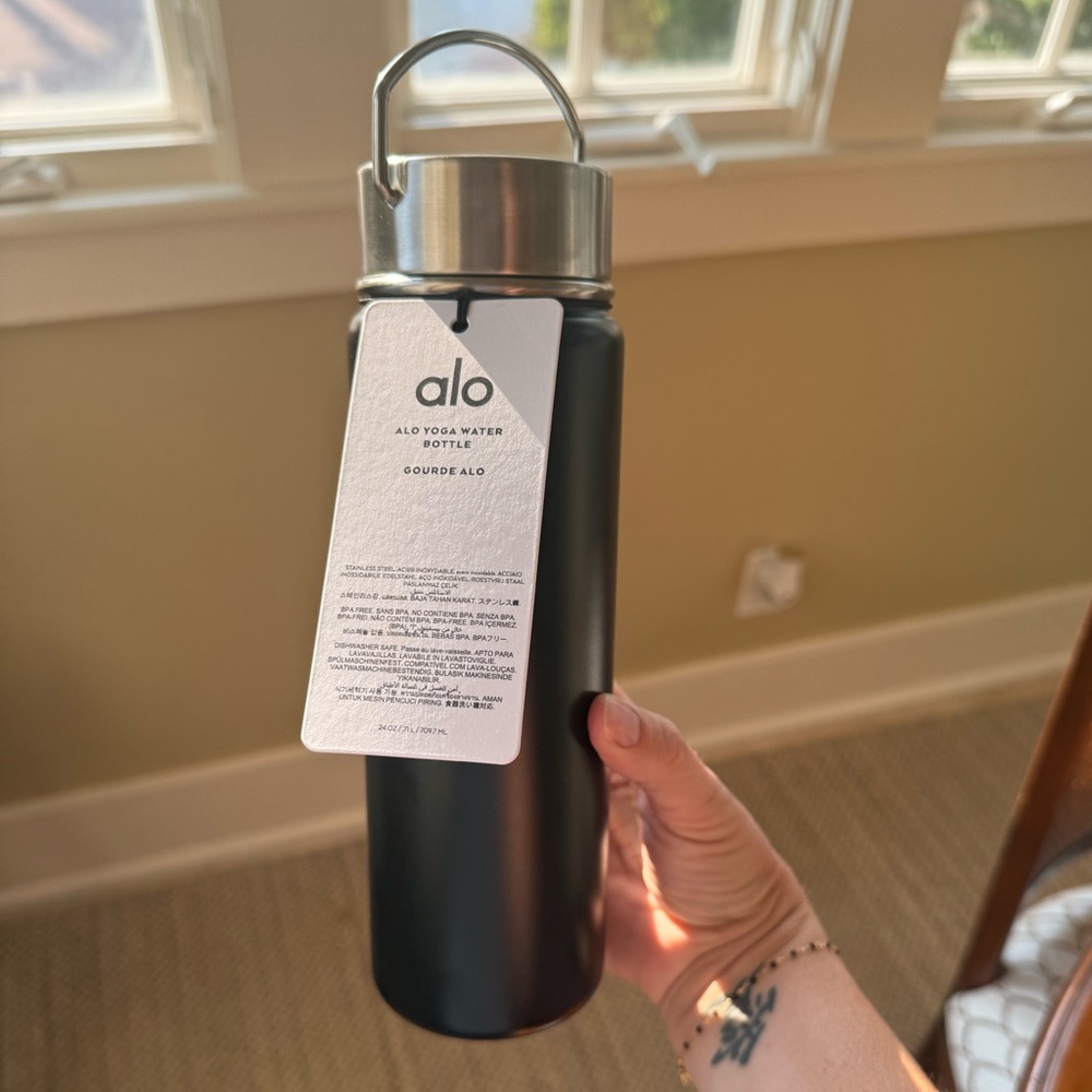 ALO Yoga Matte Black Water Bottle